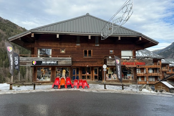 Ski Republic Centre Station Roc d'Enfer Sports
