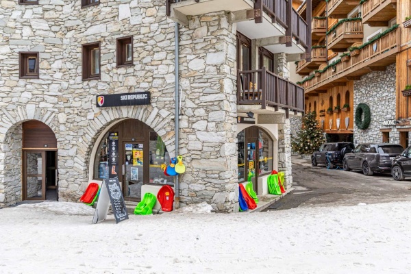 Ski Republic Centre Station Val Village-6