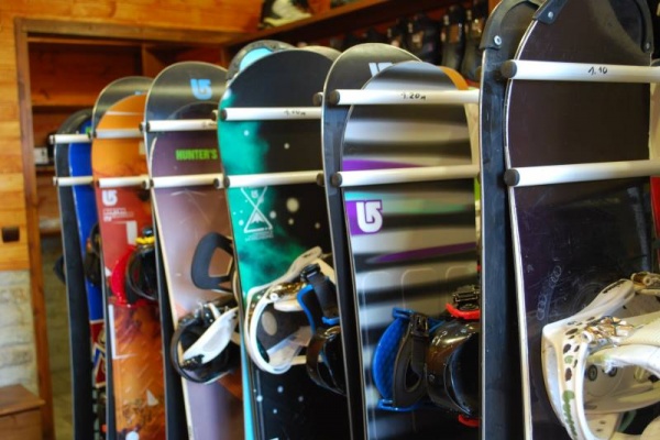 Hunters Premium Ski Hire & School-1