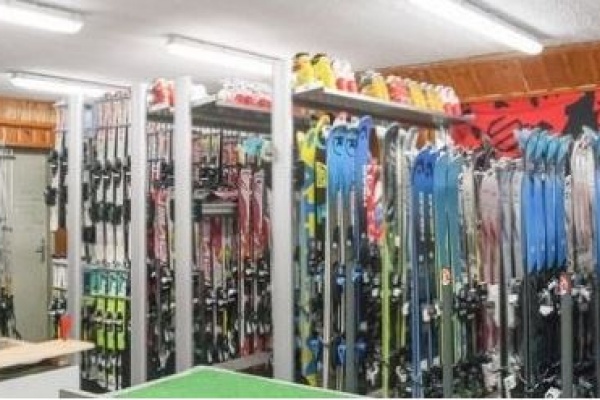 Ski Republic Centre Station Le Camp de Base-0