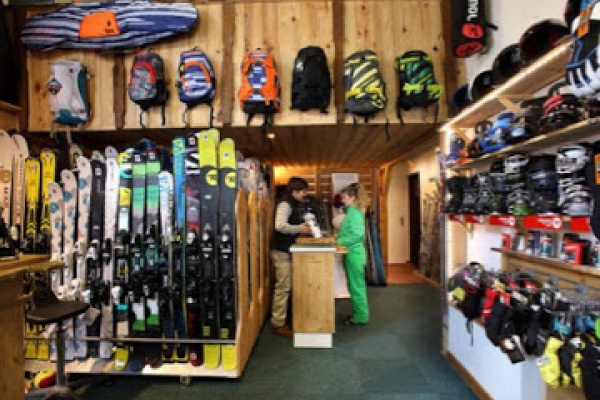 Chalet des Neiges Skishop-1