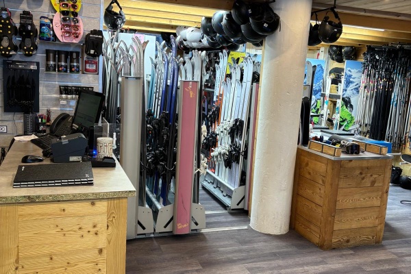 Ski Republic Pelen Sports - Centre Station-3