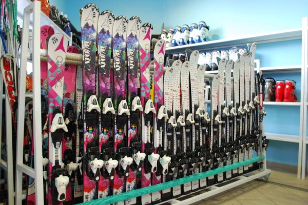 Hunters Premium Ski Hire & School-2