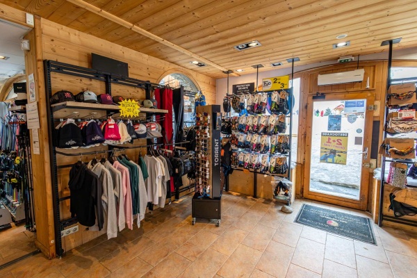 Ski Republic Centre Station Val Village-8