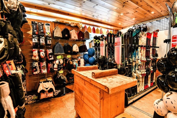 Ski Republic Centre Station  Rond Point des Pistes-2